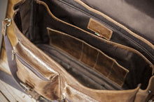 Carica l'immagine nel visualizzatore di Gallery, Cartella in pelle - Roma