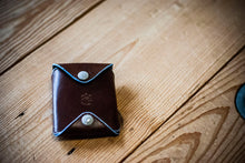 Carica l'immagine nel visualizzatore di Gallery, Portafogli in pelle - Hand wallet