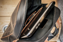 Carica l'immagine nel visualizzatore di Gallery, Zaino in pelle - Bologna