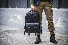 Carica l'immagine nel visualizzatore di Gallery, Zaino in pelle - Berlino