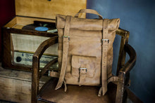 Carica l'immagine nel visualizzatore di Gallery, Zaino in pelle - Mosca