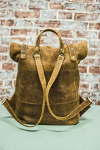 Carica l'immagine nel visualizzatore di Gallery, Zaino in pelle - Mosca