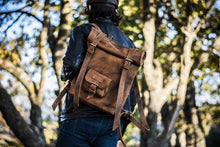 Carica l'immagine nel visualizzatore di Gallery, Zaino in pelle - Mosca