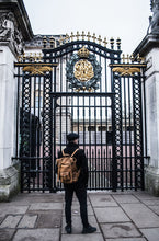 Carica l'immagine nel visualizzatore di Gallery, Zaino in pelle - Mosca