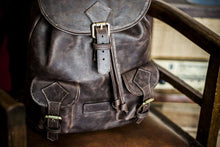 Carica l'immagine nel visualizzatore di Gallery, Zaino in pelle - Santorini