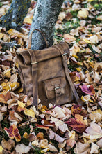Carica l'immagine nel visualizzatore di Gallery, Zaino in pelle - Mosca