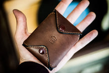 Carica l&#39;immagine nel visualizzatore di Gallery, Portafogli in pelle - Hand wallet
